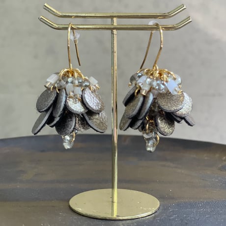 【PINEヴィンテージビーズ】WHITE／GOLD（ピアス・イヤリング）