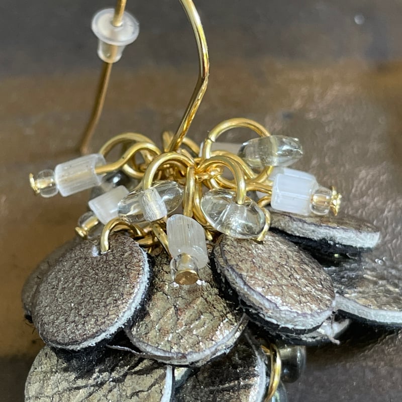 PINEヴィンテージビーズ】WHITE／GOLD（ピアス・イヤリング） | gr.