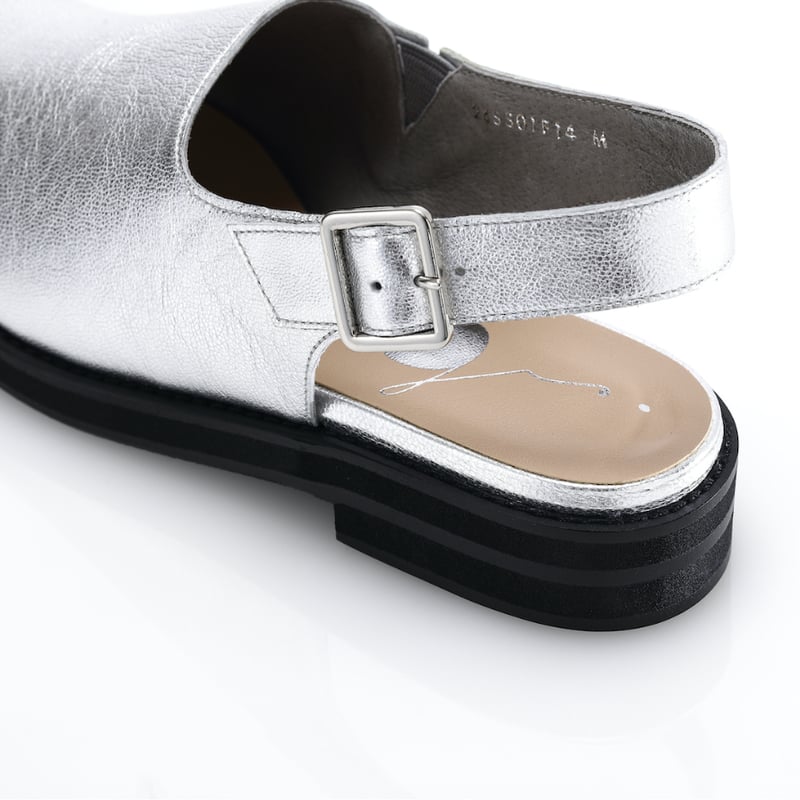 【未使用品】MB ハイエンド シルバーバックルレザーサンダル Lサイズ MB ハイエンド シルバーバックルレザーサンダル | MB -there is a reaso