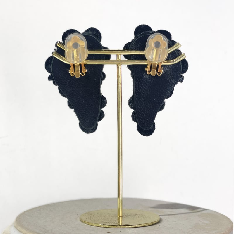 おおきな葡萄ヴィンテージビーズ／ブラック】（レザーピアス