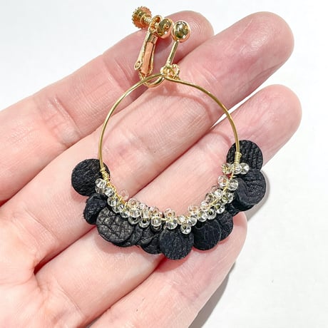 【蝶々／ブラック】イヤリング・ピアス