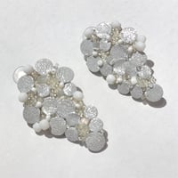 おおきな葡萄／シルバー箔（レザーピアス・イヤリング）
