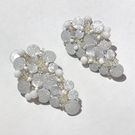 おおきな葡萄／シルバー箔（レザーピアス・イヤリング）