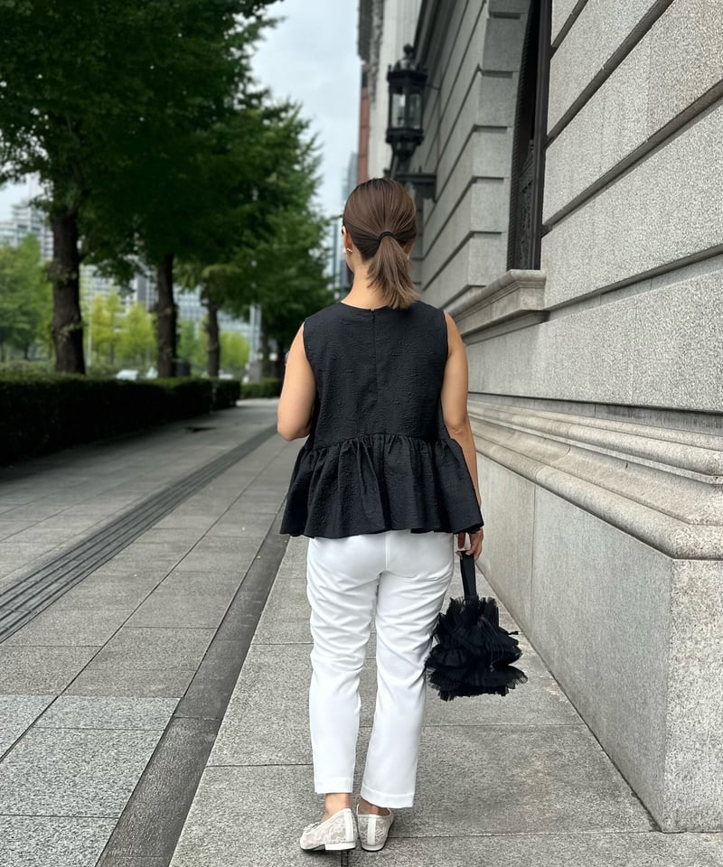 エンボスノースリーブトップス(ブラック) | Syell Raffiné