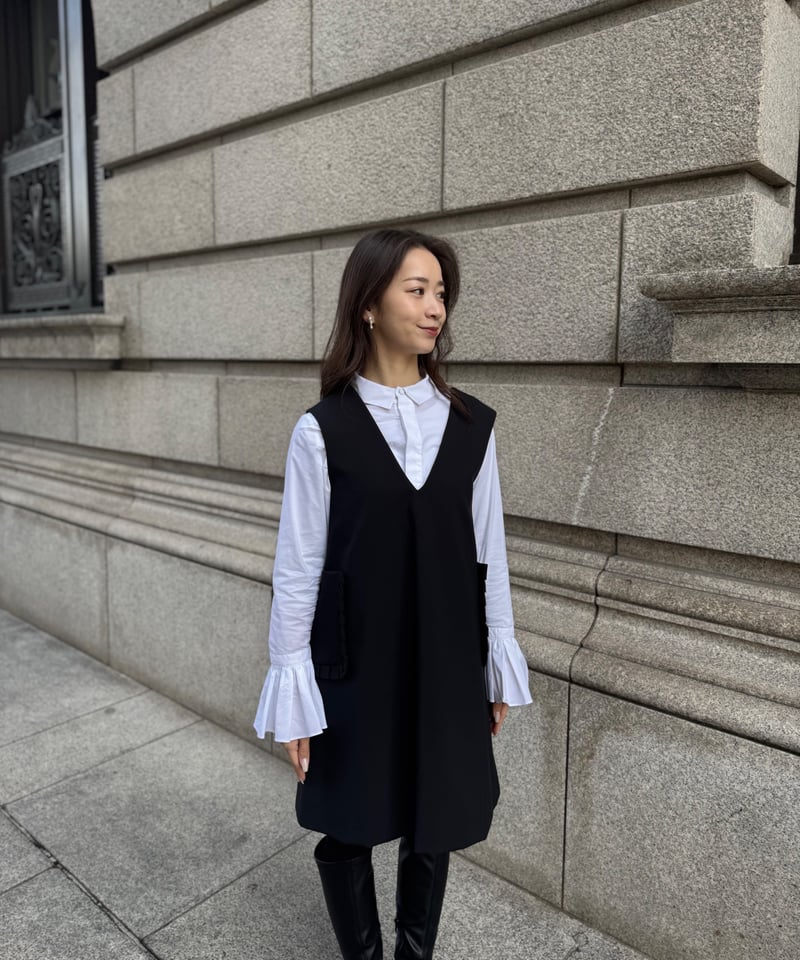 Vネックポケットワンピース -ポケットフリル有り-(ブラック) | Syell