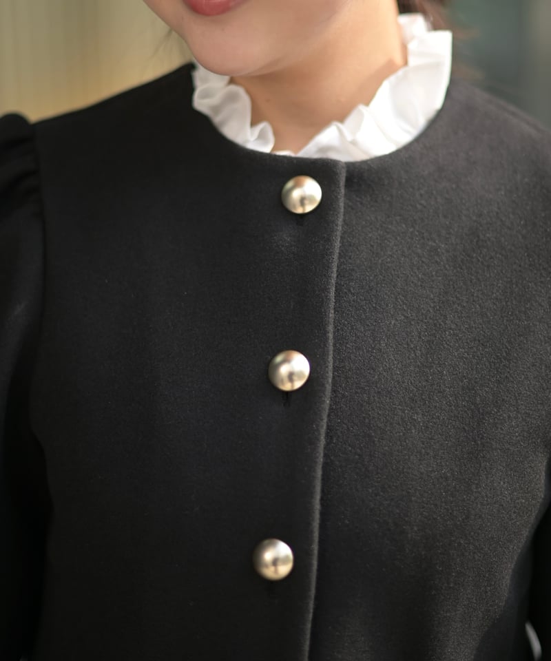 ノーカラーボタンショートコート(ブラック) | Syell Raffiné