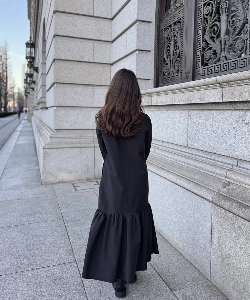 裾スカラップワンピース長袖・short丈(ブラック) | Syell Raffiné