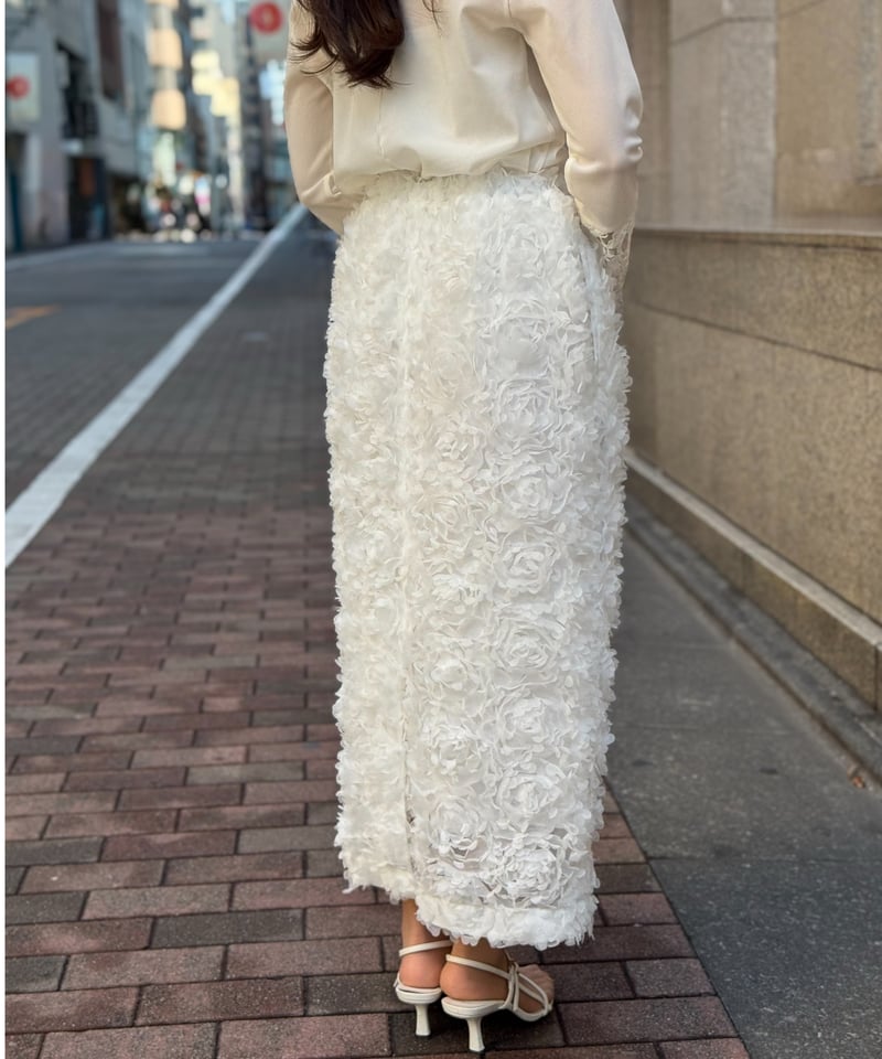 フラワータイトスカート(ホワイト) | Syell Raffiné