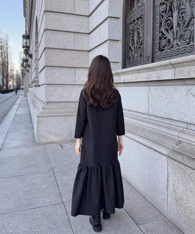 裾スカラップワンピース長袖・short丈(ブラック) | Syell Raffiné