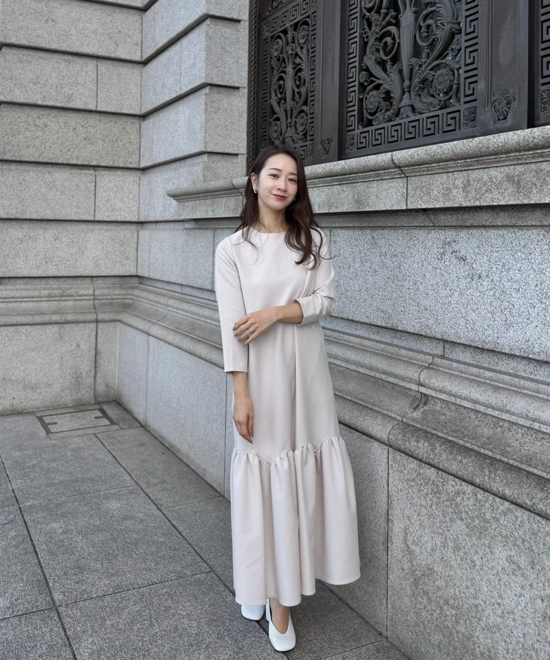 裾スカラップワンピース長袖・short丈(ベージュ) | Syell Raffiné