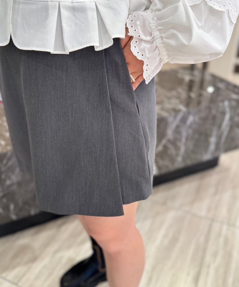 ラップショートパンツ -グレー- | Syell Raffiné