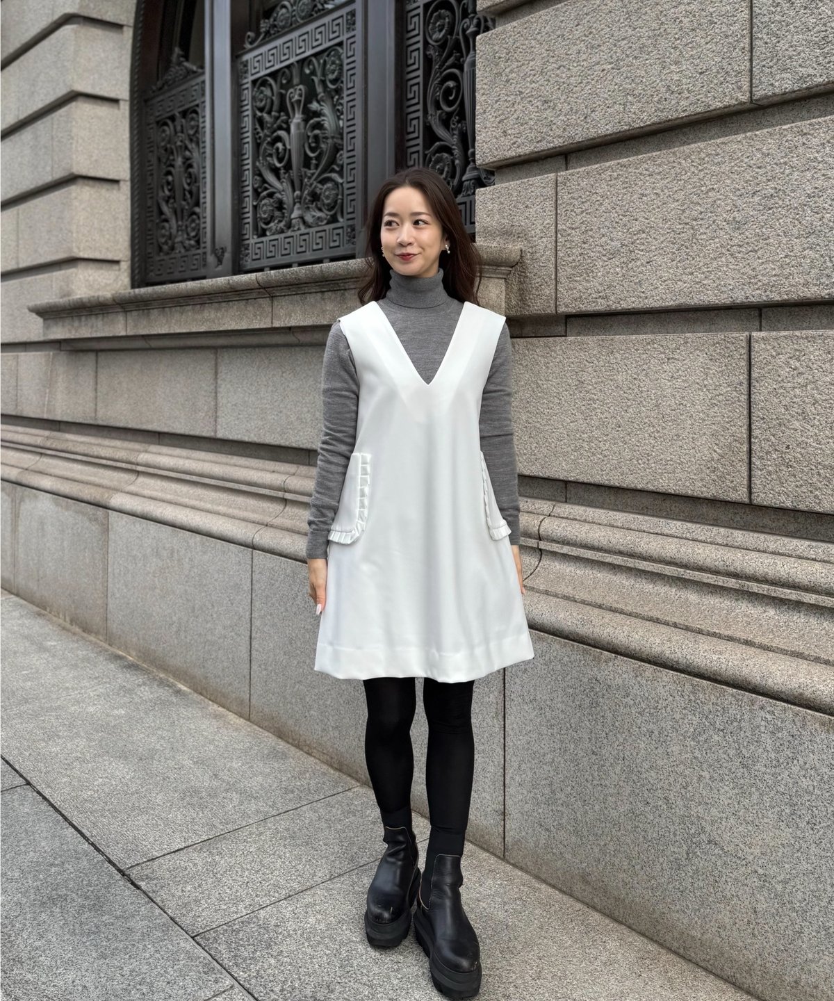 Vネックポケットワンピース -ポケットフリル有り-(ホワイト) | Syell