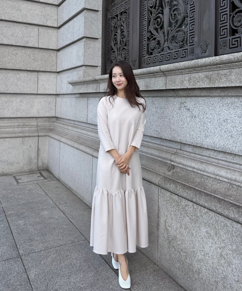 裾スカラップワンピース長袖・short丈(ベージュ) | Syell Raffiné