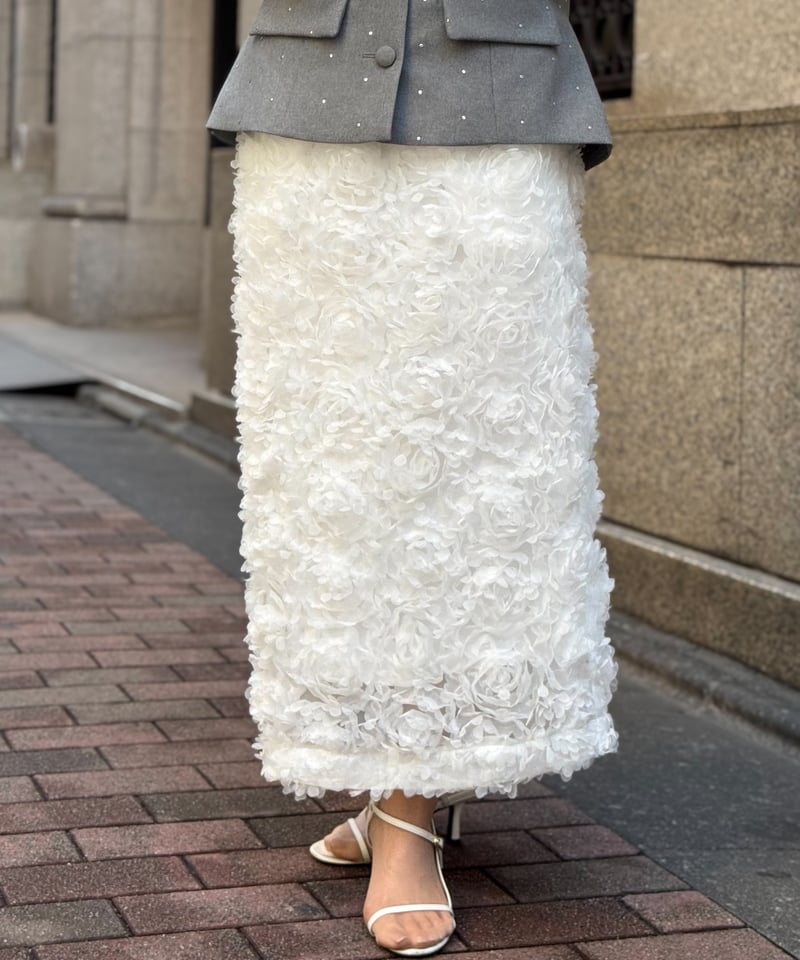 フラワータイトスカート(ホワイト) | Syell Raffiné