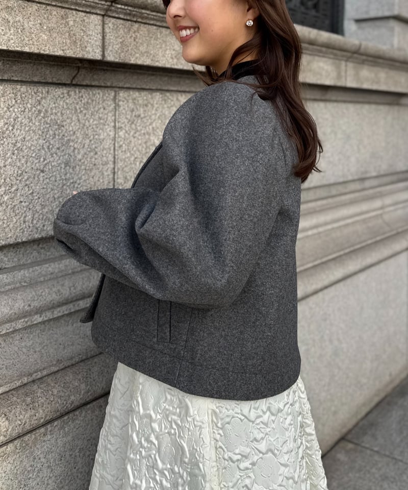 ノーカラーボタンショートコート(グレー) | Syell Raffiné