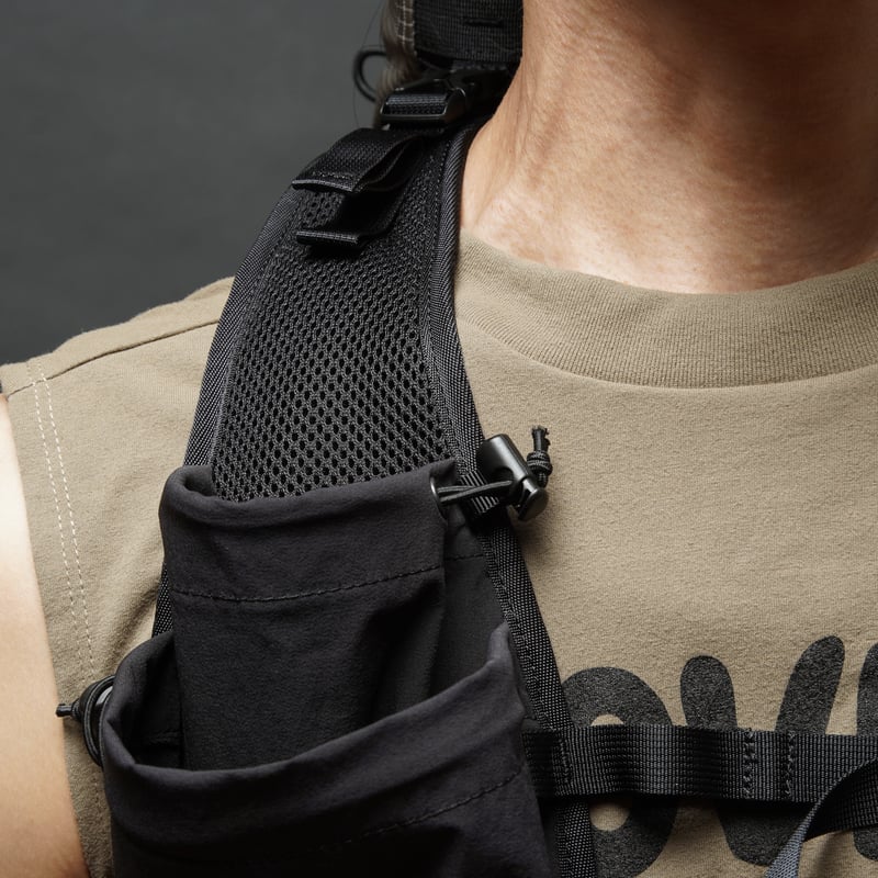 【正規品】新品タグ付き バレンシア 2点セット トレーニングトップ パンツ 抽選式】T2 Trail 10 / Black（ストレージ&ハーネスセット