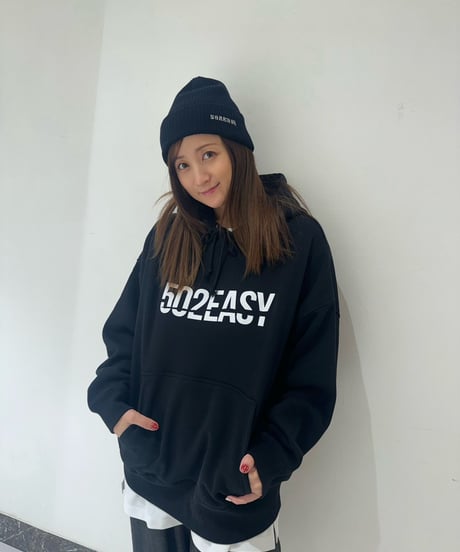 #190　502EASYロゴプリントフーディ