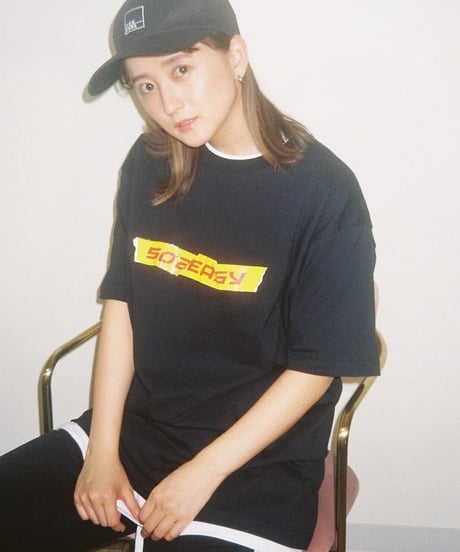 #050　Barricade Tape T‐シャツ BLACK