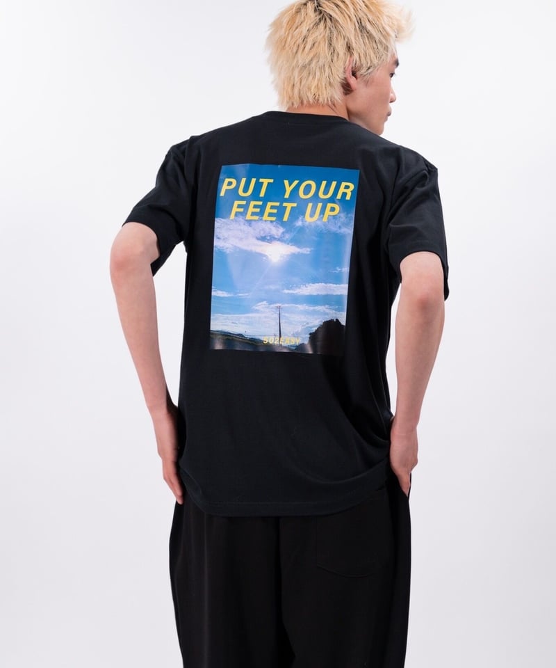 099 彩空バックプリントTシャツ ~PUT YOUR FEET UP~ | 502EASY 099 彩空バックプリントTシャツ ~PUT YOUR FEET UP~ | 502EASY