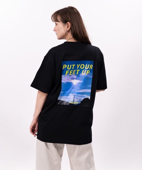 #099　彩空バックプリントTシャツ ~PUT YOUR FEET UP~