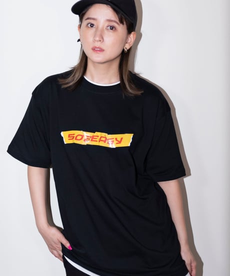 #050　Barricade Tape T‐シャツ BLACK