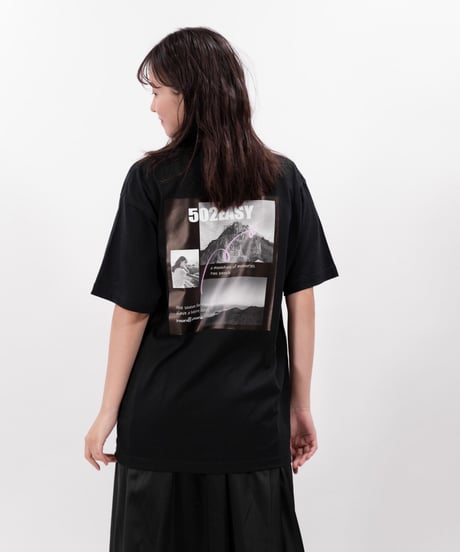 ［志田音々さんコラボアイテム］#105　彩空x音空　バックプリントTシャツ　BLACK