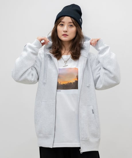 #067　彩空フロントプリントロングTシャツ　WHITE