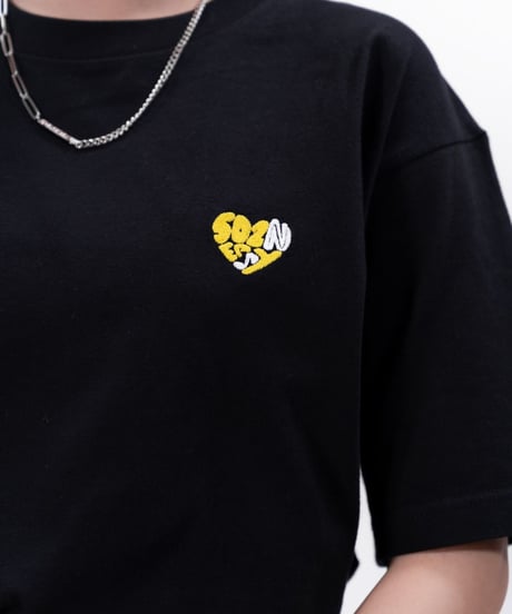 ［志田音々さんコラボアイテム］#104　502EASY X N ハート刺繍Tシャツ BLACK