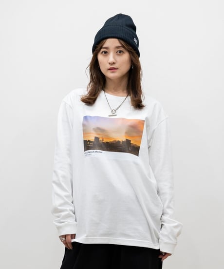 #067　彩空フロントプリントロングTシャツ　WHITE