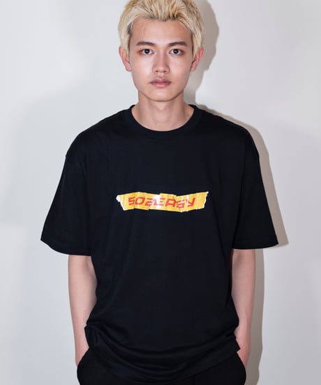 #050　Barricade Tape T‐シャツ BLACK