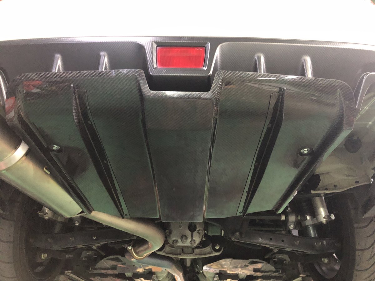 MAXONDesign製リアデュフューザー　フォージドカーボン仕様 匠project カーボンリアディフューザー 【表裏カーボン】 | 近藤