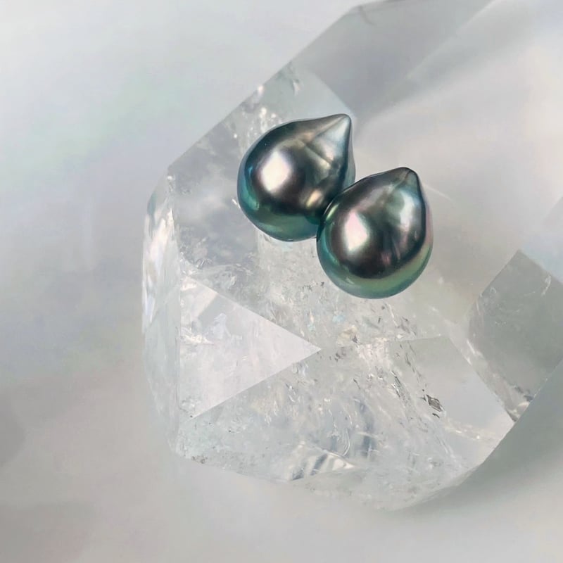 無穴 ドロップ型黒蝶真珠 バロックパールピアス、イヤリング  