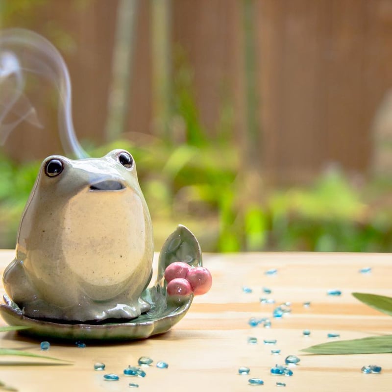 松栄堂 香炉 かえる/カエル 葉っぱの香皿 お香立/線香立て付き 麗