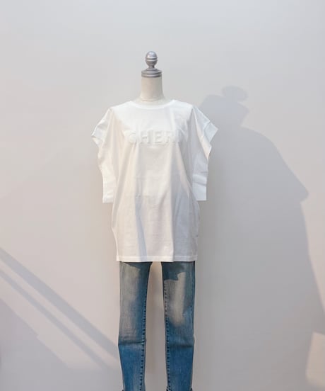 エンボスロゴTシャツ