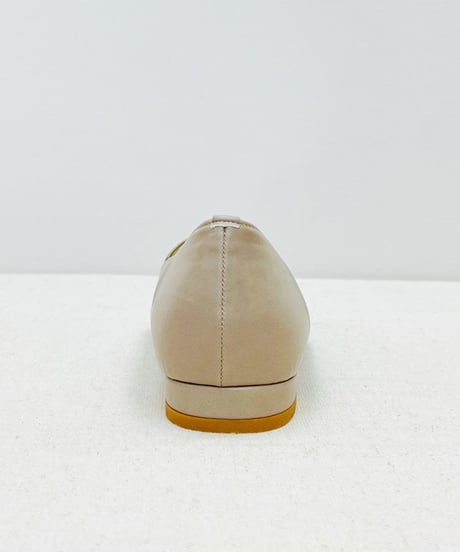 ポインテッド風ローファーパンプス