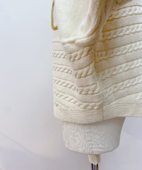 ケーブルロゴ刺繍プルオーバー
