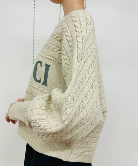 ケーブルロゴ刺繍プルオーバー
