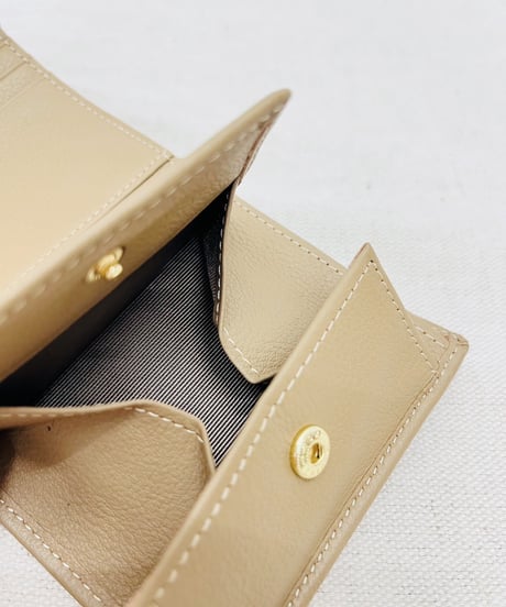 ベルトデザイン 三つ折り財布