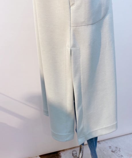 フード付きロングZIPコート