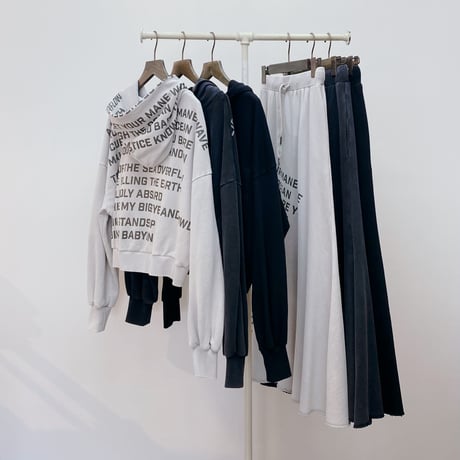 backロゴフーディ&フレアスカート ※上下別売り
