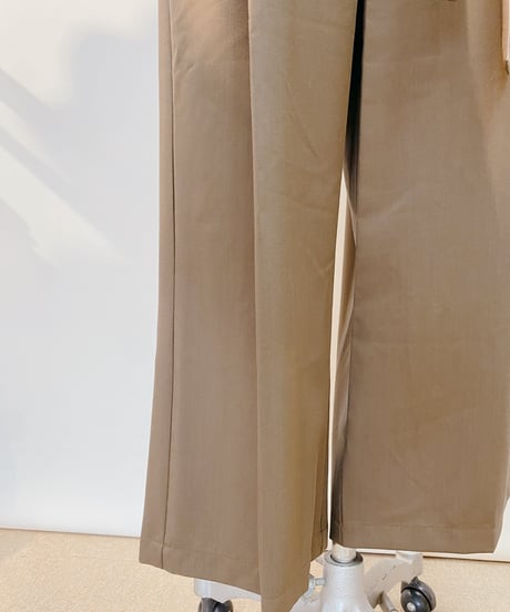 レイヤードベスト・ベルト付きタックポケットパンツ※上下別売り