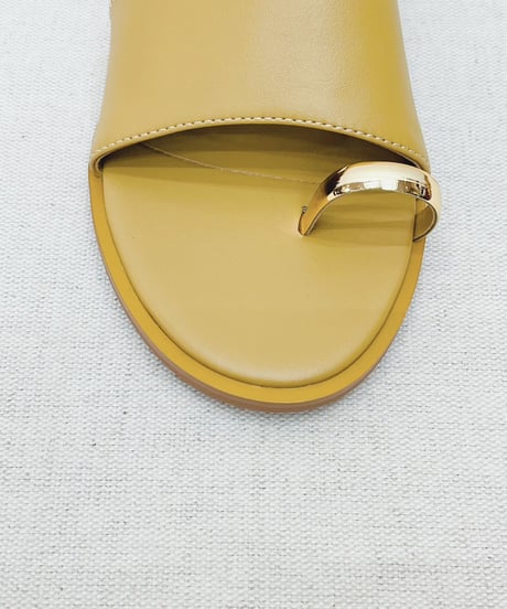 トゥリングサンダル