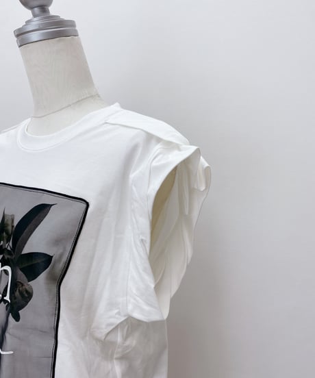 ボタニカルグラフィックTシャツ