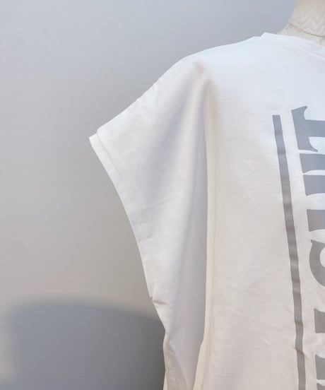 ロゴTシャツ