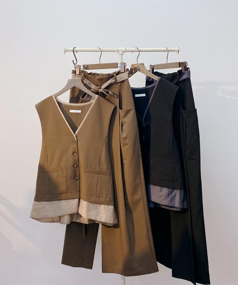 レイヤードベスト・ベルト付きタックポケットパンツ※上下別売り