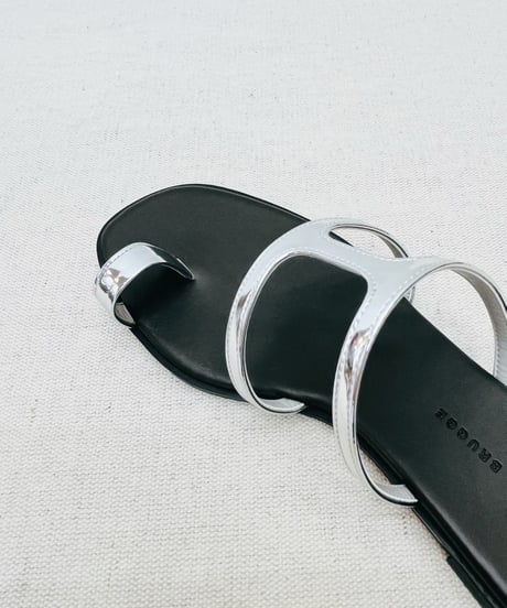Hストラップサンダル
