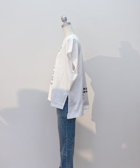 ロゴTシャツ