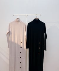 サイドボタンスリット入りニットワンピ