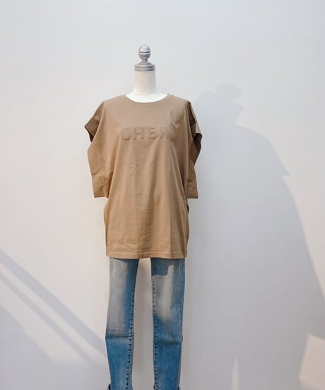エンボスロゴTシャツ