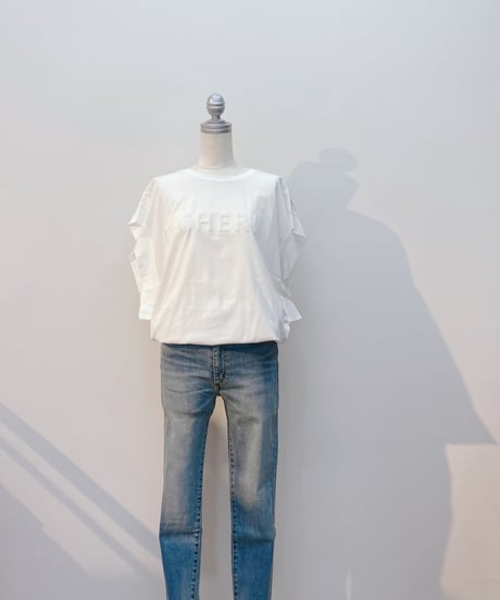 エンボスロゴTシャツ